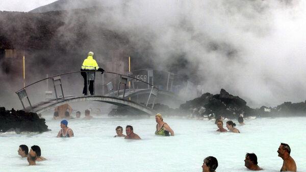 Iceland’s Blue Lagoon spa closes as earthquakes prompt volcanic eruption fears