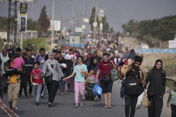 Palestinians flee to the southern Gaza Strip on Salah al-Din Street in Bureij, Gaza Strip, on Wednesday, November 8, 2023. Picture: AP Photo/Hatem Moussa